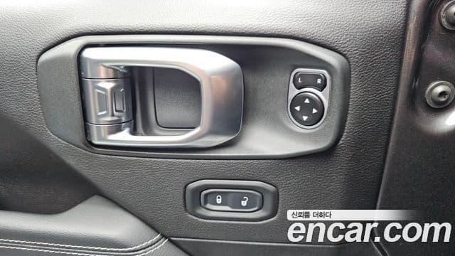 Jeep Wrangler 2019 — Photo 25/31