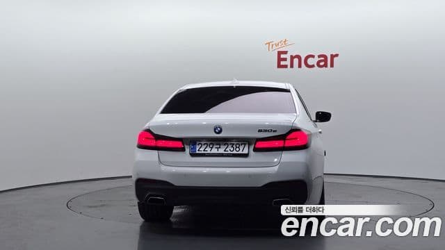 BMW 5 Series 2023 — ფოტო 4/20