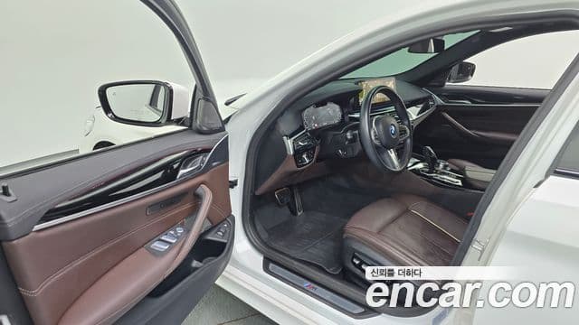 BMW 5 Series 2023 — ფოტო 10/20