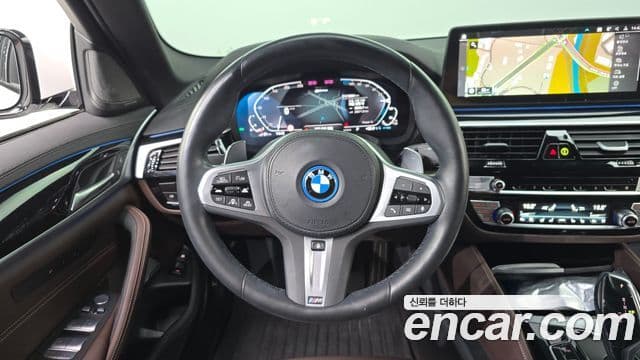BMW 5 Series 2023 — ფოტო 13/20