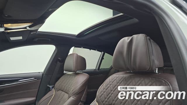 BMW 5 Series 2023 — ფოტო 16/20