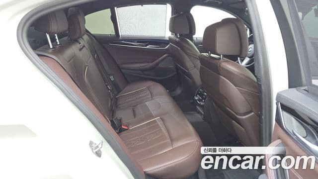 BMW 5 Series 2023 — ფოტო 19/20