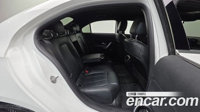 Mercedes-Benz A-Class 2022 — ფოტო 19/20