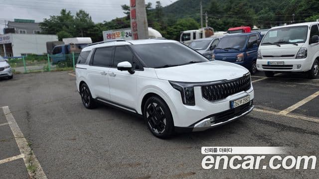 Kia Carnival 2023 — ფოტო 1/20