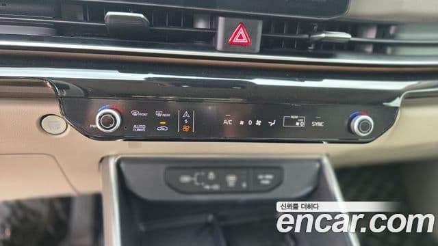 Kia Carnival 2023 — ფოტო 10/20