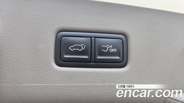 Kia Carnival 2023 — ფოტო 17/20
