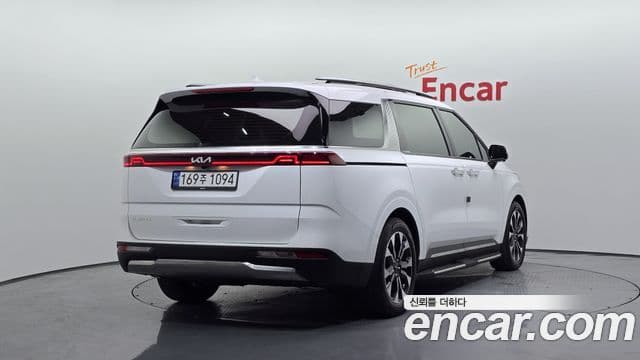 Kia Carnival 2022 — ფოტო 2/20