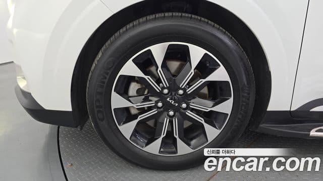 Kia Carnival 2022 — ფოტო 5/20