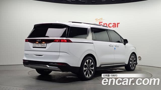 Kia Carnival 2023 — ფოტო 2/20