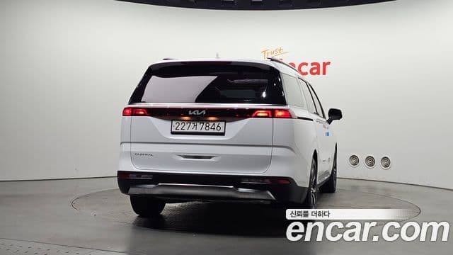 Kia Carnival 2023 — ფოტო 4/20