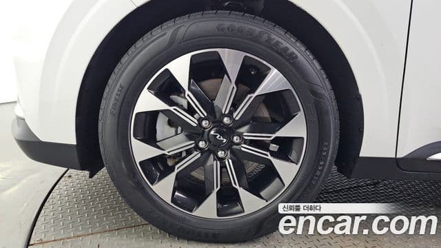 Kia Carnival 2023 — ფოტო 5/20