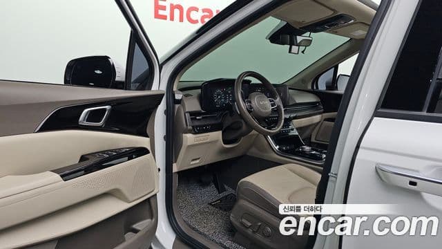 Kia Carnival 2023 — ფოტო 10/20