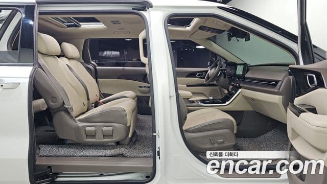 Kia Carnival 2023 — ფოტო 12/20