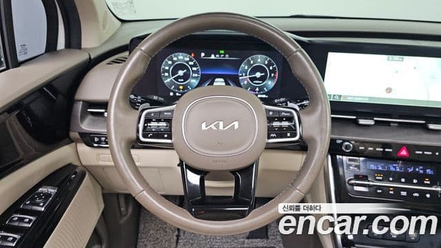 Kia Carnival 2023 — ფოტო 14/20