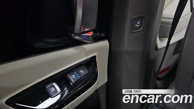 Kia Carnival 2023 — ფოტო 18/20