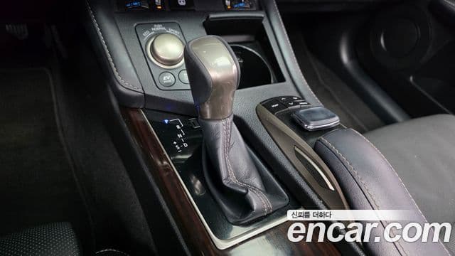 Lexus ES300h 2018 — фото 9 из 20
