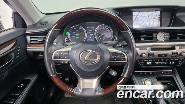 Lexus ES300h 2018 — Şəkil 13/20