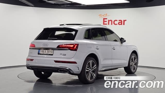 Audi Q5 2021 — Фото 2/20