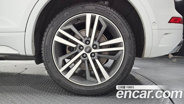 Audi Q5 2021 — Photo 4/33