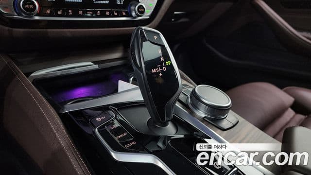 BMW 5 Series 2020 — Şəkil 9/20