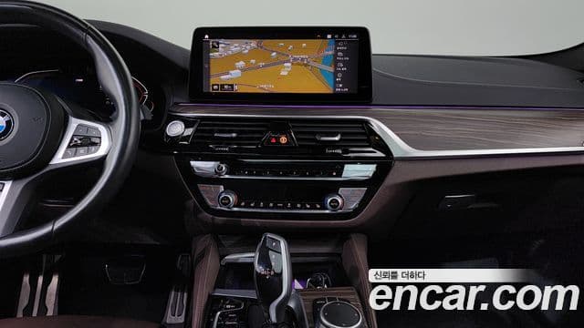 BMW 5 Series 2020 — Şəkil 14/20