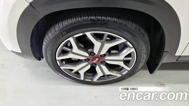 Kia Seltos 2019 — ფოტო 18/18