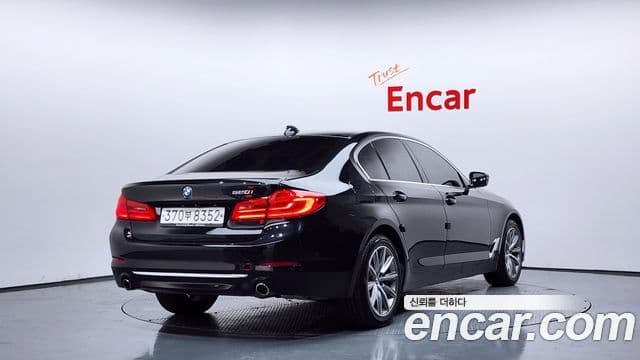 BMW 5 Series 2019 — ფოტო 2/20