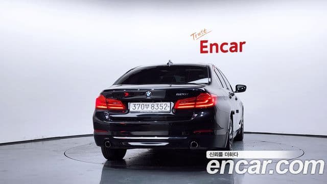 BMW 5 Series 2019 — ფოტო 4/20