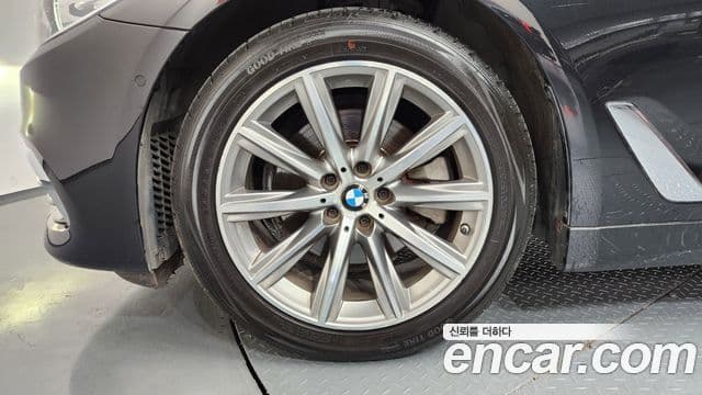 BMW 5 Series 2019 — ფოტო 5/20
