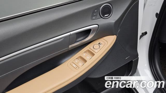 Hyundai Sonata 2020 — ფოტო 19/20