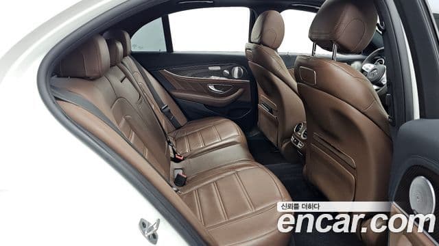 Mercedes-Benz E-Class 2019 — Şəkil 12/20