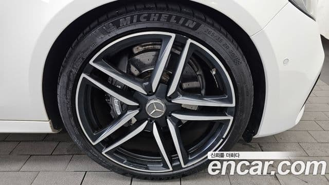 Mercedes-Benz E-Class 2019 — Photo 6/34