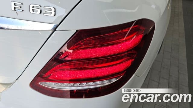 Mercedes-Benz E-Class 2019 — Photo 24/34