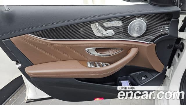 Mercedes-Benz E-Class 2019 — Photo 27/34