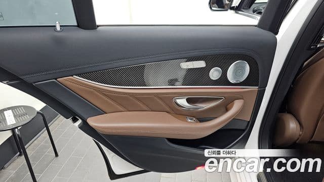 Mercedes-Benz E-Class 2019 — Photo 31/34