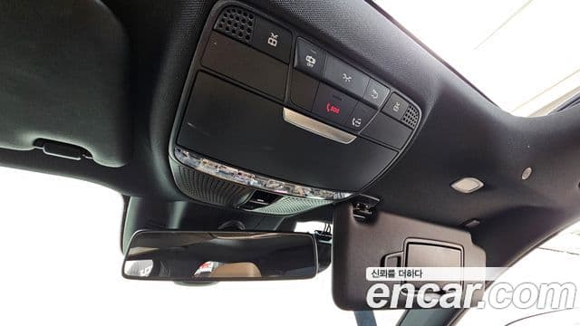 Mercedes-Benz E-Class 2019 — Photo 10/34