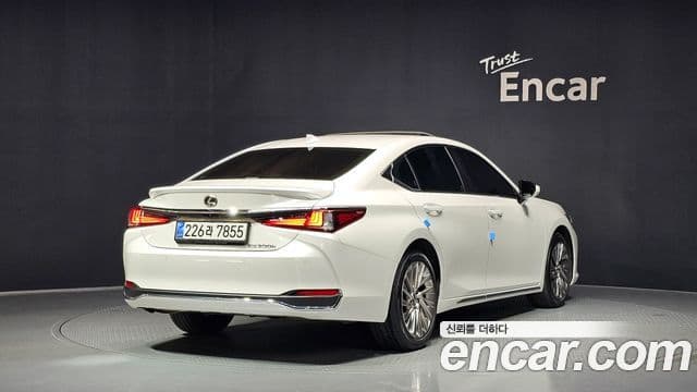 Lexus ES300h 2025 — ფოტო 2/20