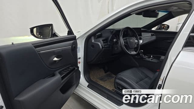 Lexus ES300h 2025 — ფოტო 10/20