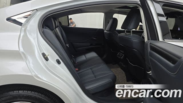 Lexus ES300h 2025 — ფოტო 11/20