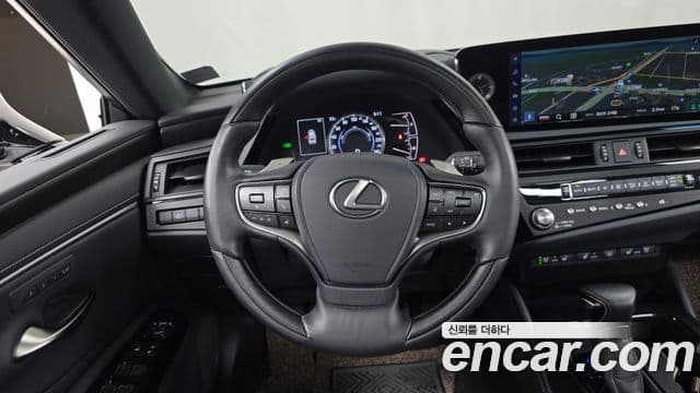 Lexus ES300h 2025 — ფოტო 13/20