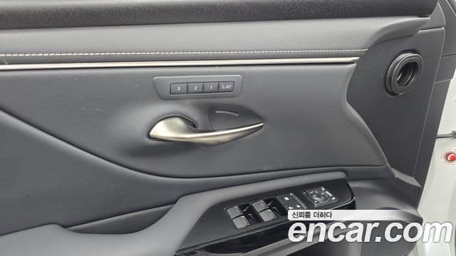 Lexus ES300h 2025 — Photo 25/33