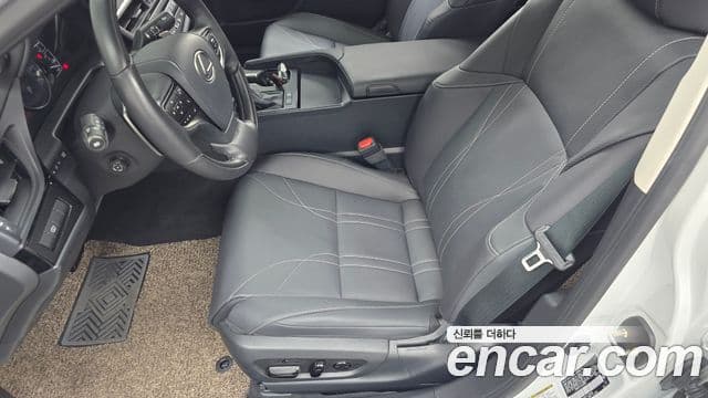 Lexus ES300h 2025 — Photo 22/33