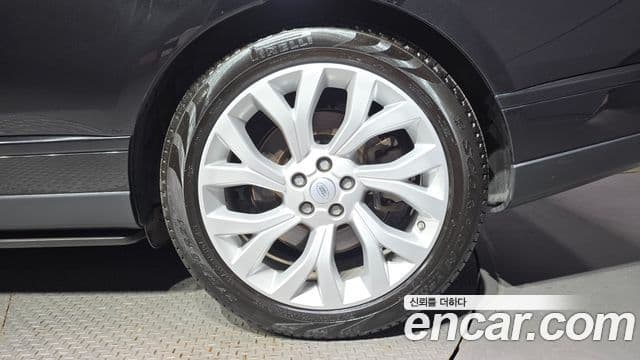 Land Rover Range Rover 2021 — Photo 13/36