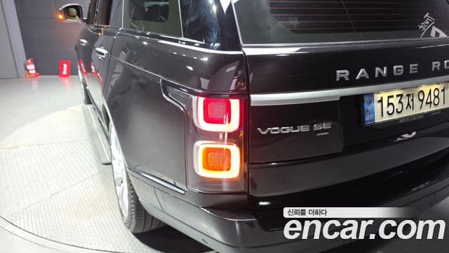 Land Rover Range Rover 2021 — Photo 28/36