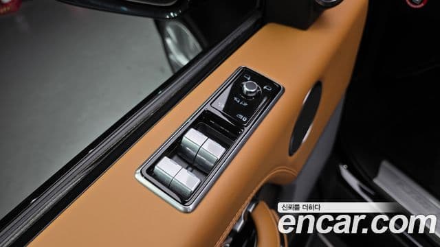 Land Rover Range Rover 2021 — Photo 29/36