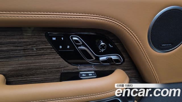 Land Rover Range Rover 2021 — Photo 25/36