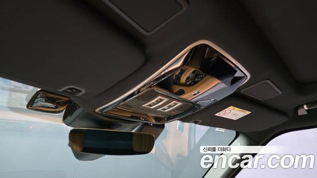 Land Rover Range Rover 2021 — Photo 35/36