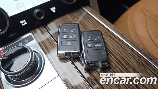 Land Rover Range Rover 2021 — Photo 11/36