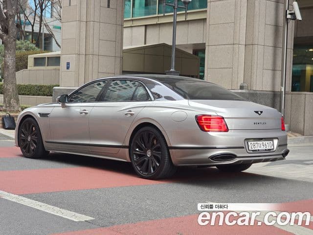 Bentley Flying Spur 2025 — Photo 1/20