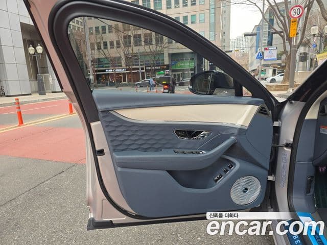 Bentley Flying Spur 2025 — Photo 2/20